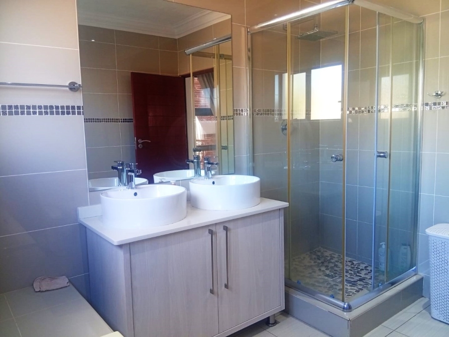 4 Bedroom Property for Sale in Heuwelsig Free State